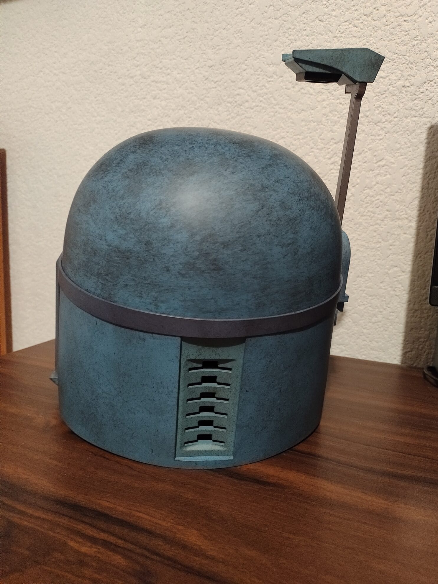 Black Series Star Wars Death Watch Mandalorian Helmet review - view on the back side