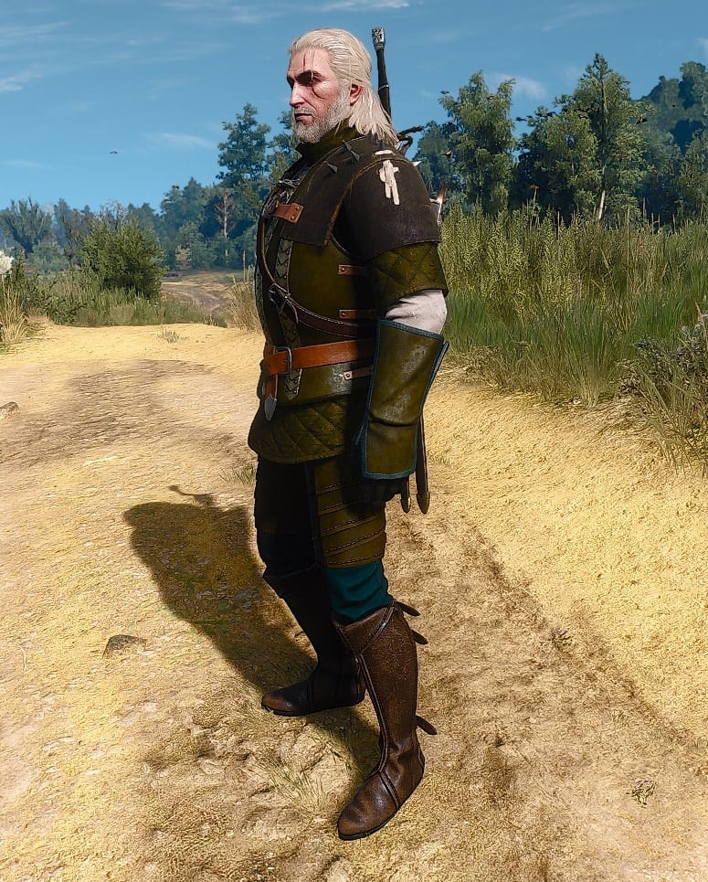 Enhanced Griffin Gear in The Witcher 3 - Visual Overview - Left