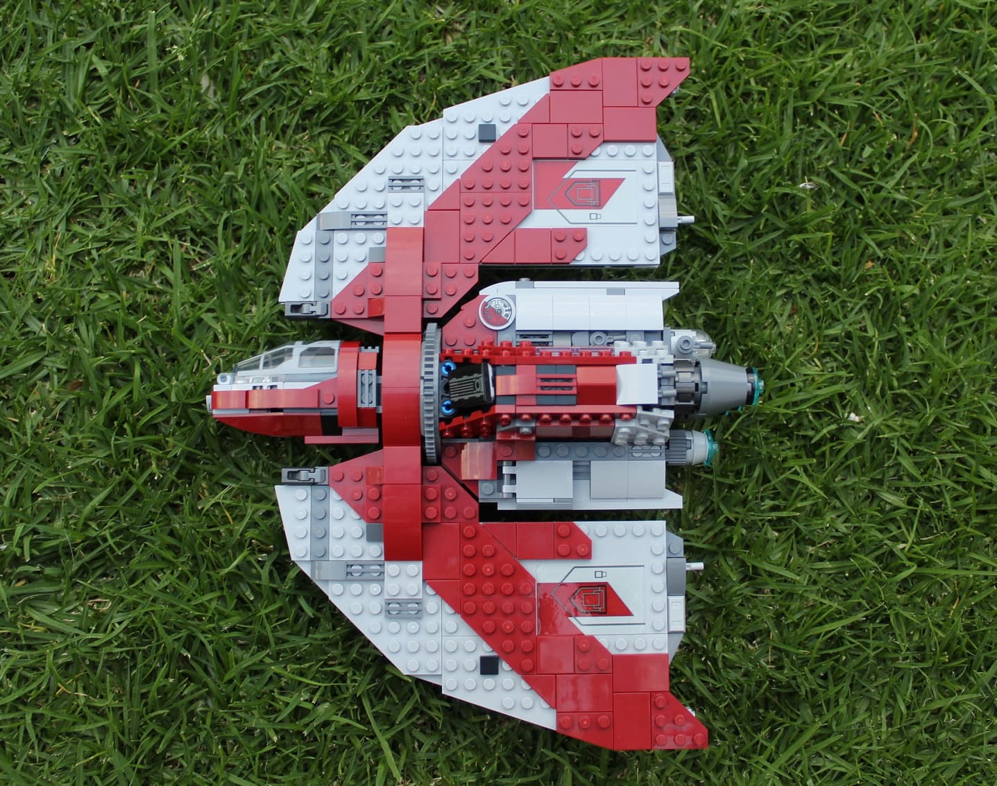 Star Wars LEGO Ahsoka Shuttle T-6 Review - Wing side a