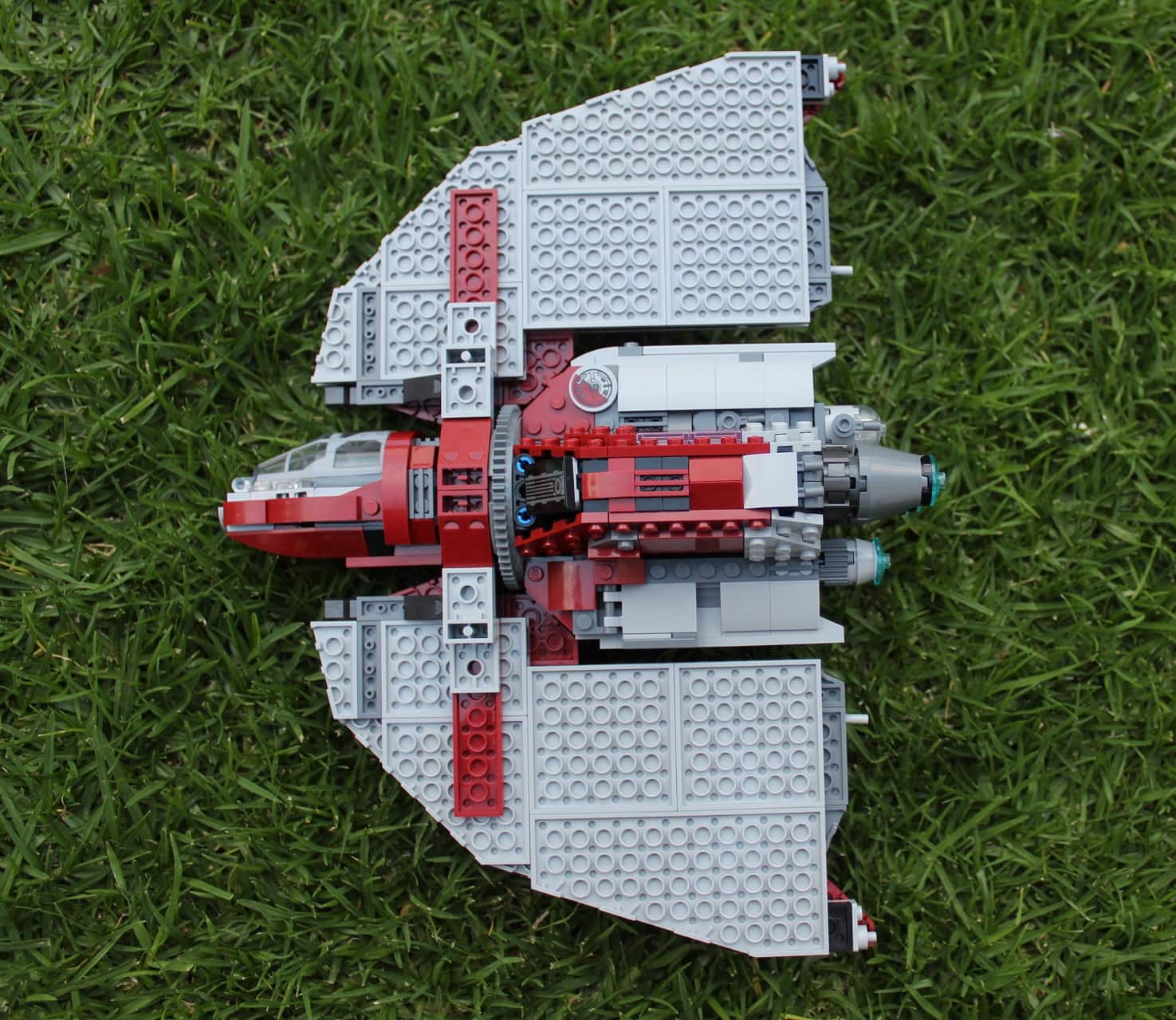 Star Wars LEGO Ahsoka Shuttle T-6 Review - Wing side b