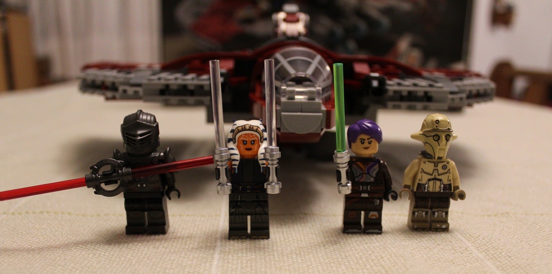 Star Wars LEGO Ahsoka Shuttle T-6 Review - figures