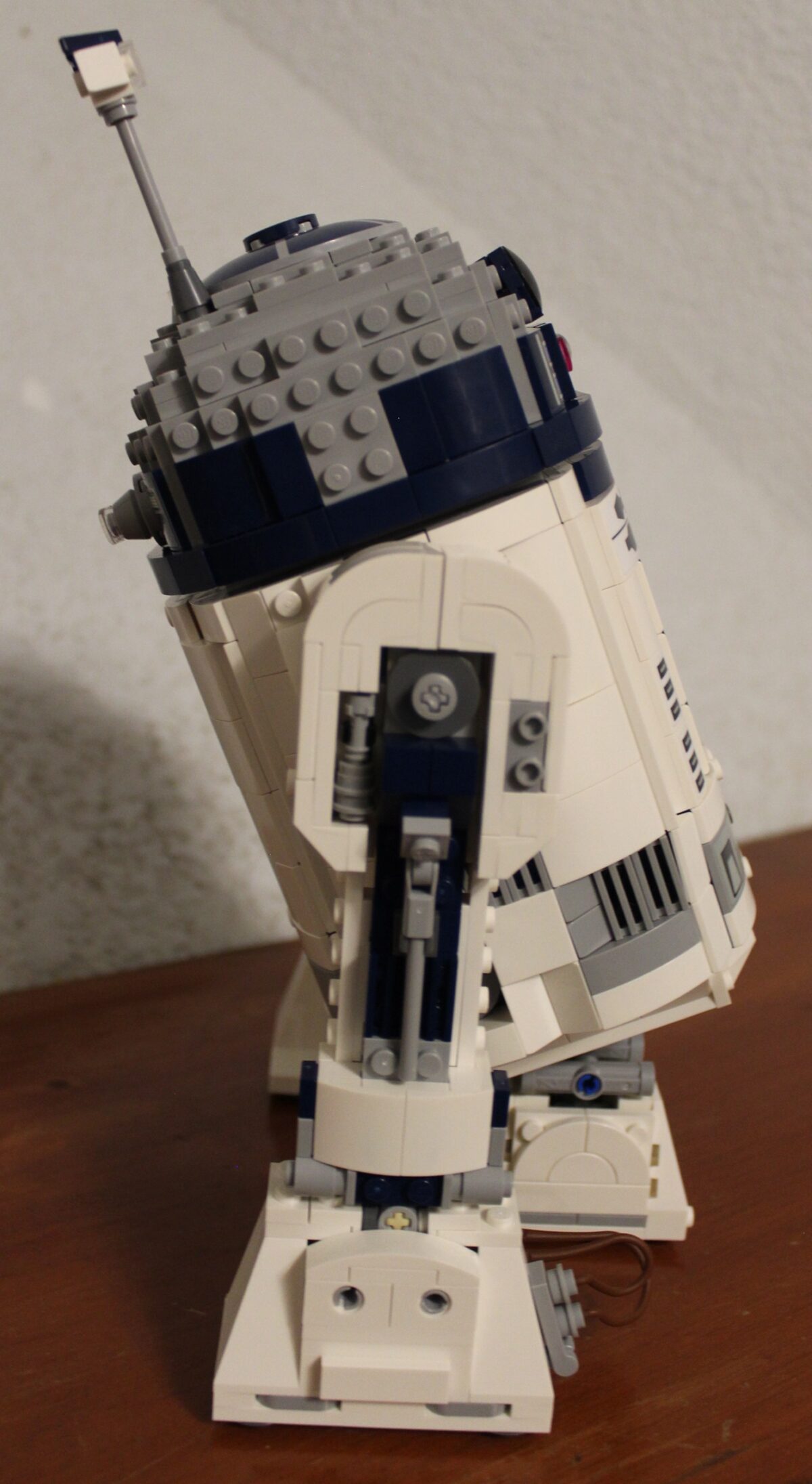 Large Lego R2dw LEGO R2-D2 Star Wars 25th Anniversary Review - VULKK.com