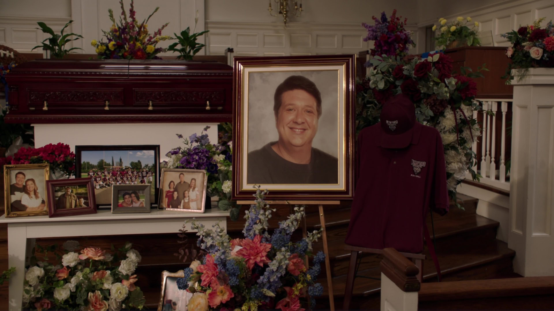 Scene of George's funeral in Young Sheldon,s final season