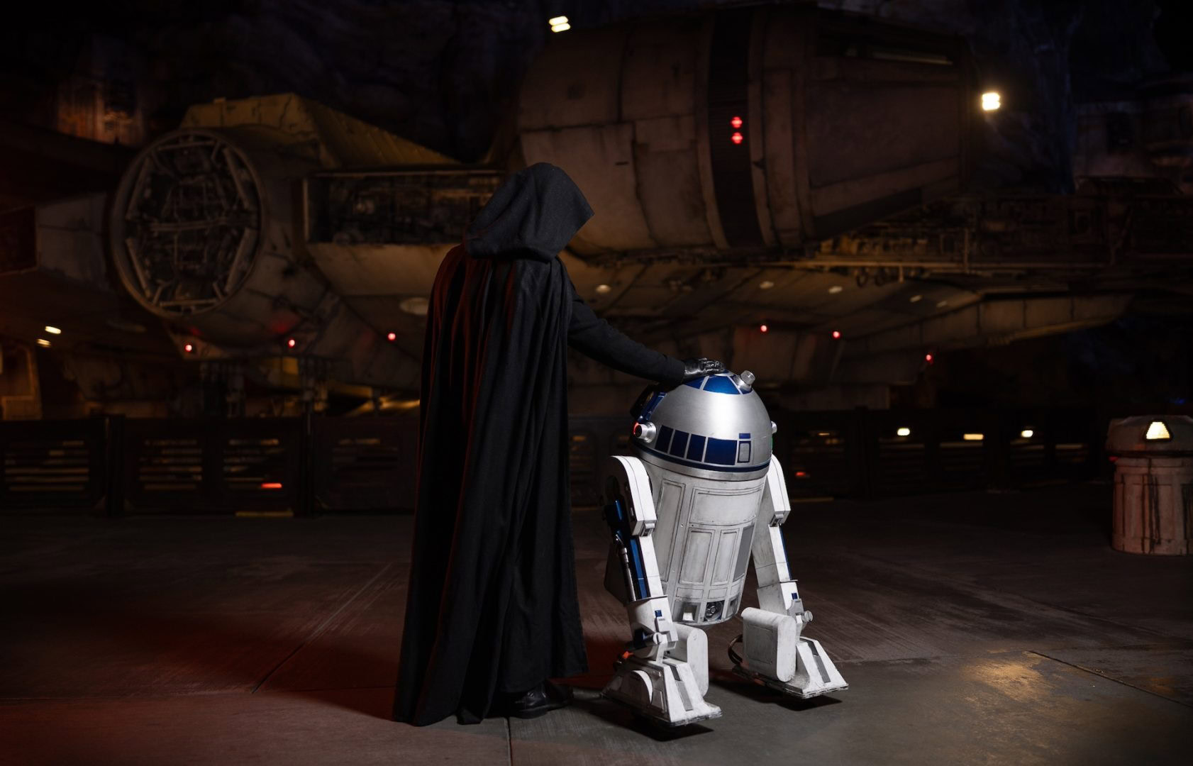 R2 and Luke go to Galaxys Edge