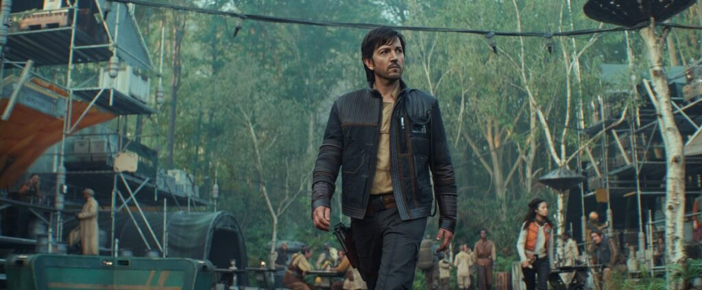 Cassian prepares to leave Yavin