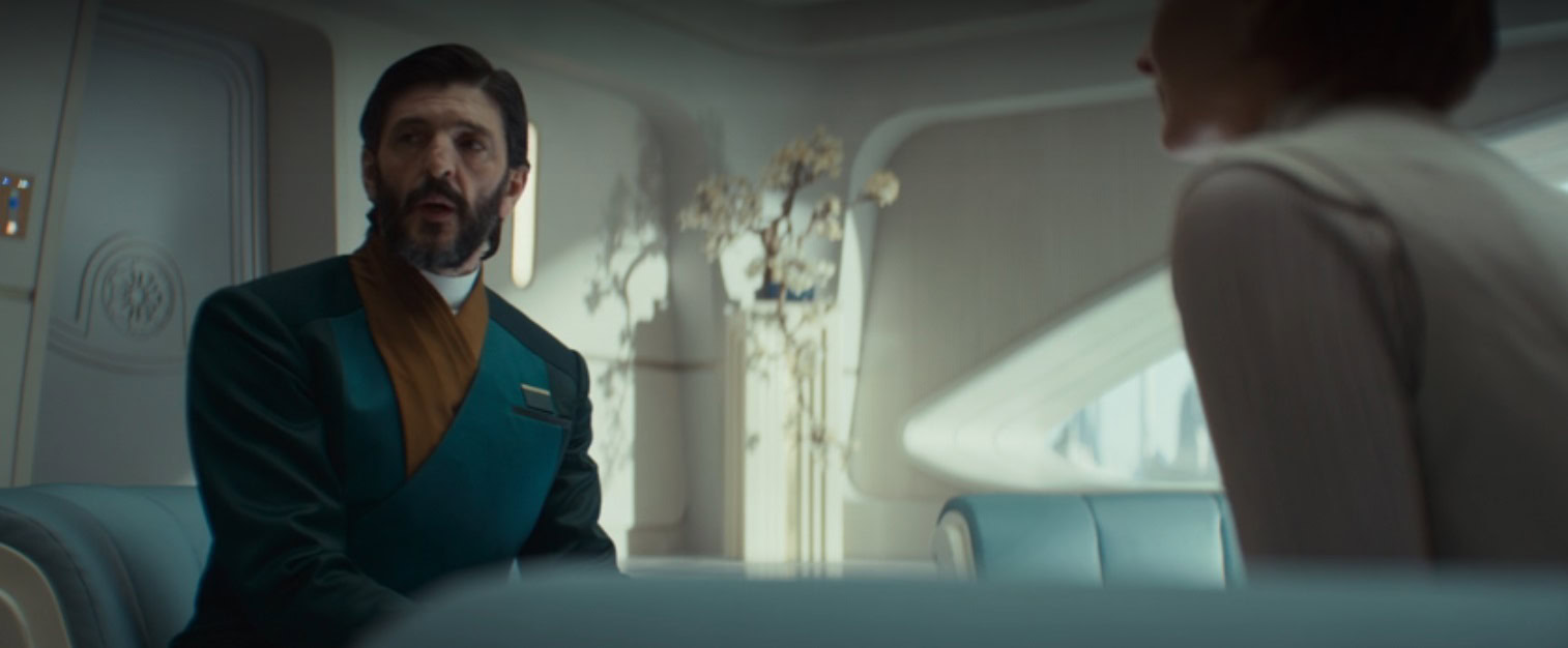 Mon Mothma talks to Ghorman senator