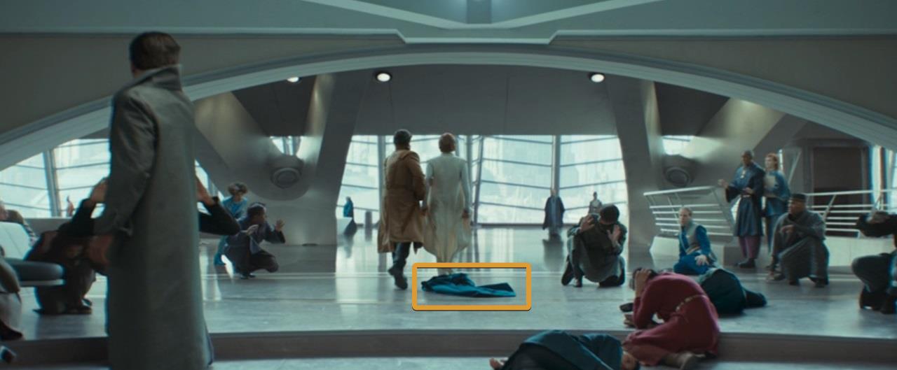 Mothma leaves the senate