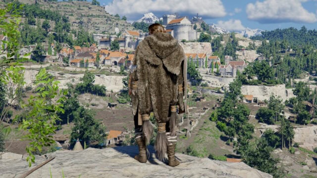 How to Hide your Weapons in Crimson Desert Featured